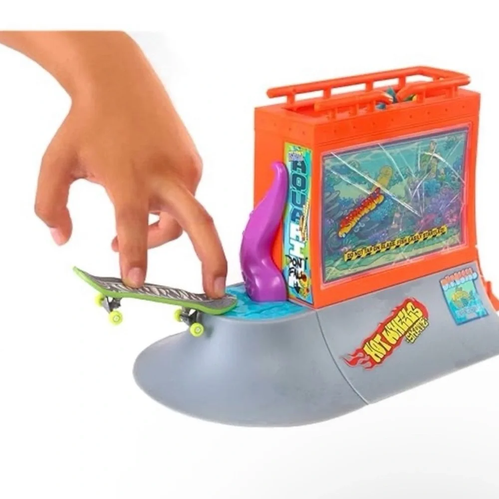 Hot Wheels Tony Hawk Skate Aquarium Skatepark Playset